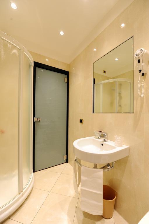 Hotel City Legnano Exterior photo