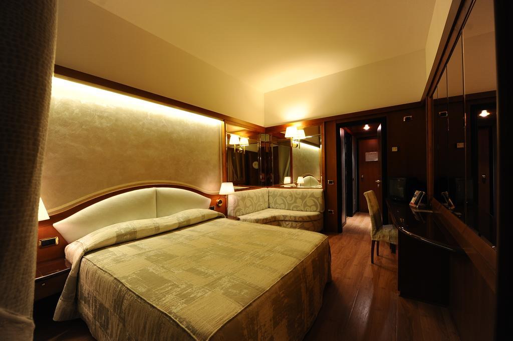 Hotel City Legnano Exterior photo
