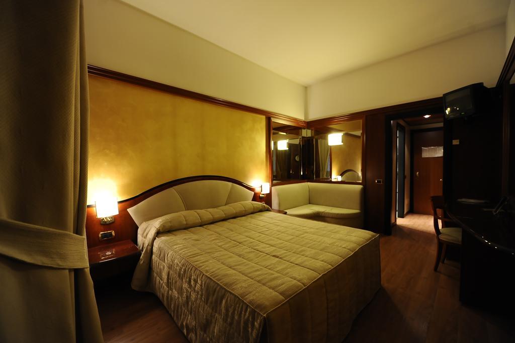 Hotel City Legnano Exterior photo