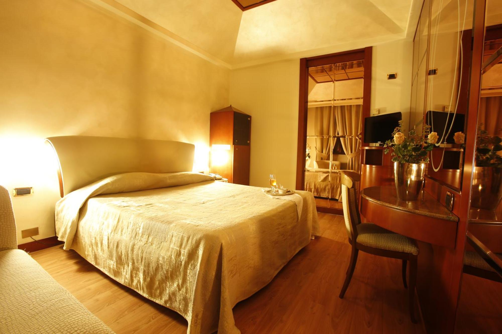 Hotel City Legnano Exterior photo