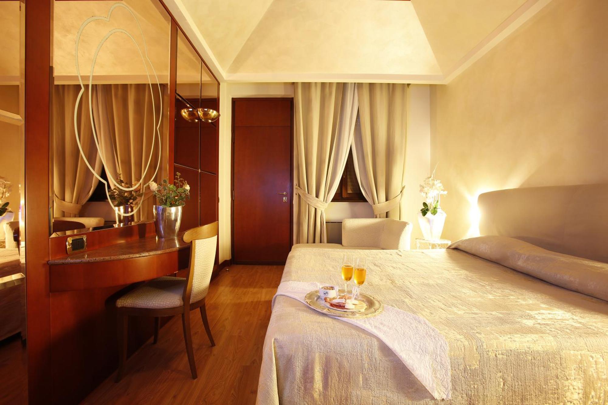Hotel City Legnano Exterior photo