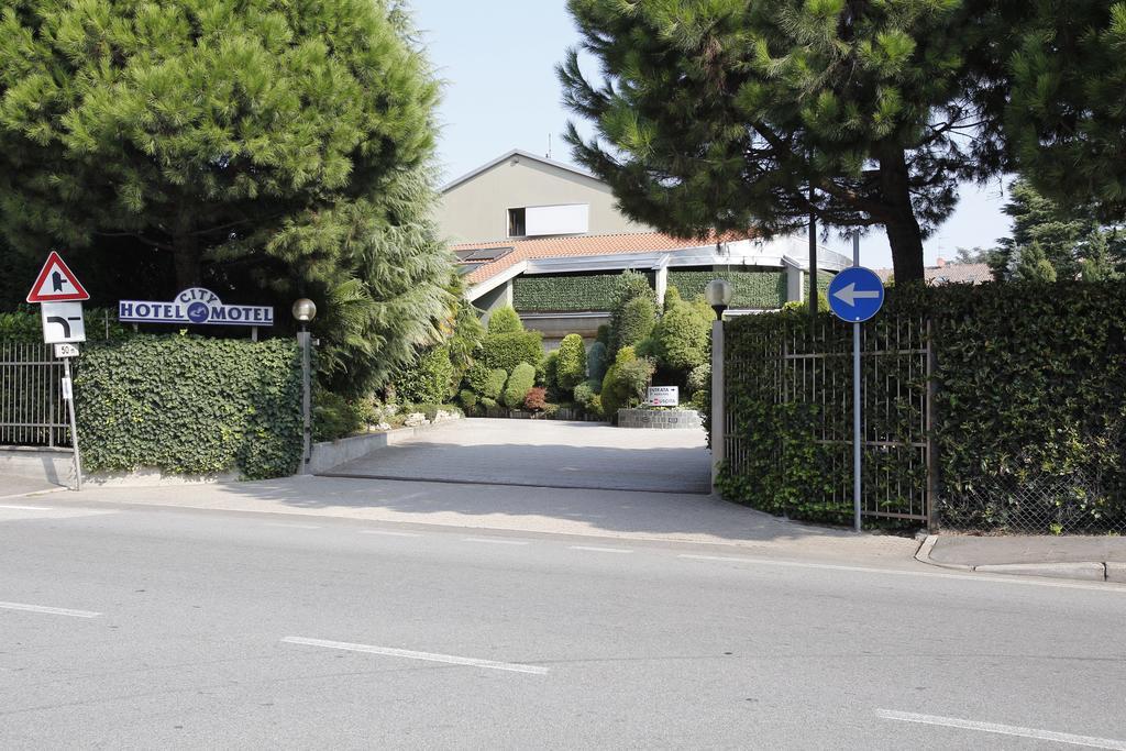 Hotel City Legnano Exterior photo