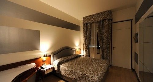 Hotel City Legnano Exterior photo