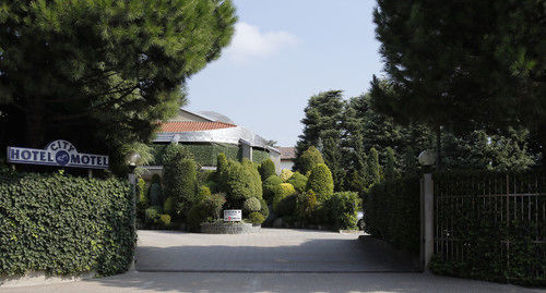 Hotel City Legnano Exterior photo
